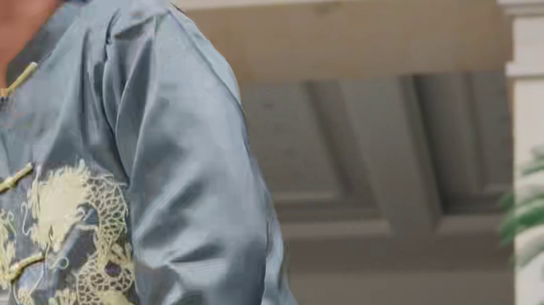 战神儿子和首富父亲互相隐瞒身份 却因为各大世家的凌辱打压，先后在寿宴、加冕仪式上，父子联手惩恶扬善。