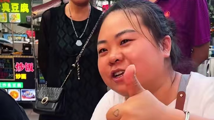 两个小伙组队从九龙坡来挑战5两面，看着好腼腆哦#美食 #美食推荐 #大口吃面过瘾 #太好吃了 #小面