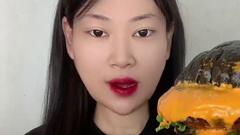 #酱多多汉堡#中式欧包 有四种口味 一个200克 皮薄馅大 口感柔软有韧劲 一点不干噎#妈呀太香了 