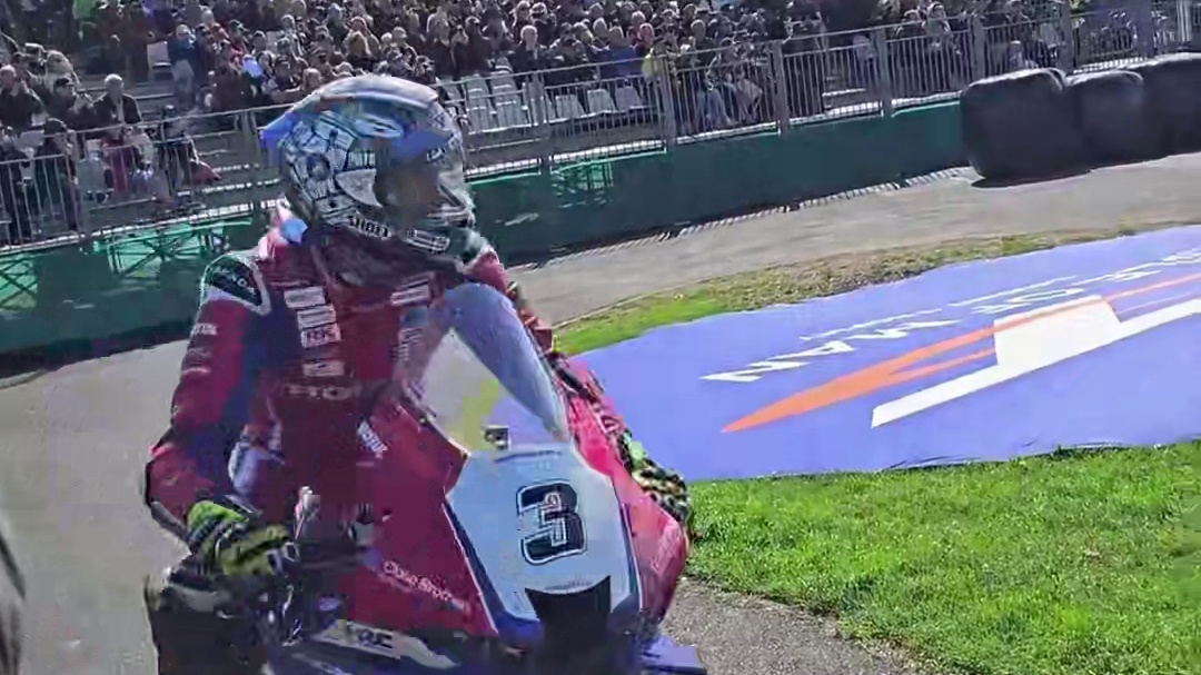 2025曼岛tt勇士归来！或许这一刻是机车的最高荣誉吧……#2025曼岛tt