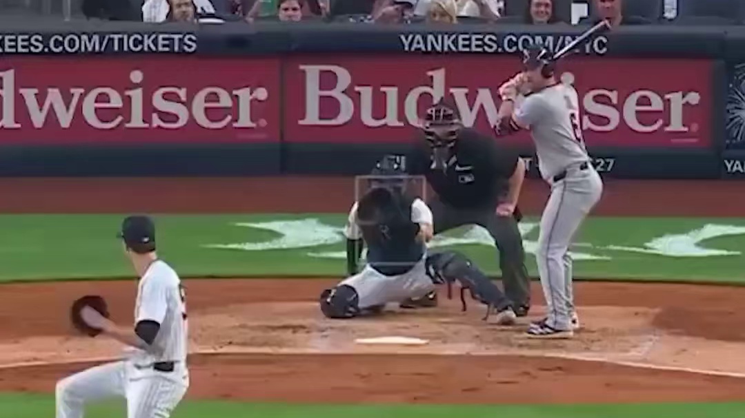 攻防一体！科迪-贝林杰今日在开轰的同时还完成了一次没收本垒打，一攻一防帮助扬基系列赛拿下守护者！
6