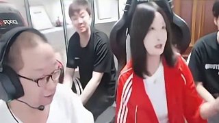 菲姐回憶曾經(jīng)的絕跡不敢坐電梯 絕跡：那電梯18樓上去給我?guī)У搅?2樓，我都快起飛了，我還坐啊？#CF