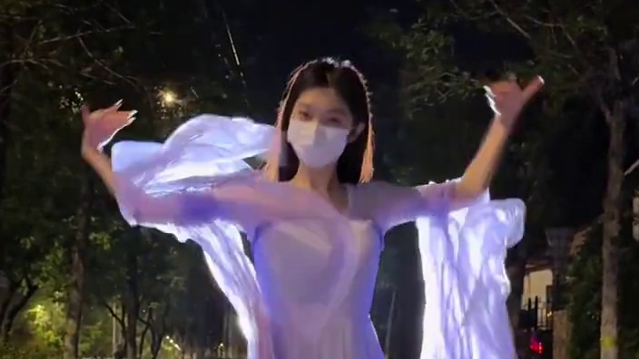 我假装信步闲庭 #古典舞#东方美 #歌曲临江仙#临江仙#陆虎