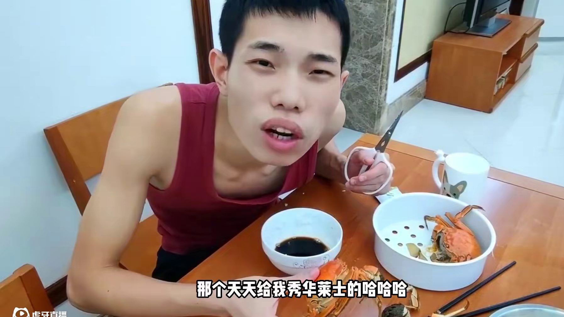 鲨鱼直播吃饭的场面 #和平精英#鲨鱼哟syy