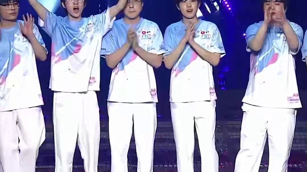 首秀即首胜！
BLG战胜强敌TL
#2025多伦多大师赛开赛  #BLG首战对阵TL  #BLG击败