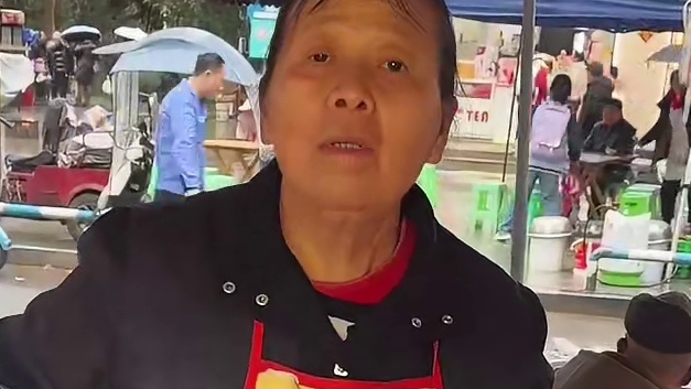 重庆街头7块一份洋芋凉面！这分量好感人！