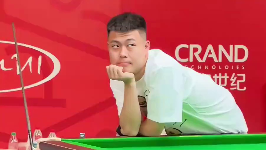 当鹏哥赢了比赛后，#最好剪的视频出现了 这开球太厉害了#张堃鹏 #乔氏台球梦之队 #康溪中锦赛