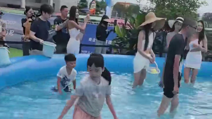 钓鱼佬摸鱼摸到不想走？长安车展把游乐场搬现场，这波宠粉太会了#重庆车展#长安汽车#福利大发送#歼10