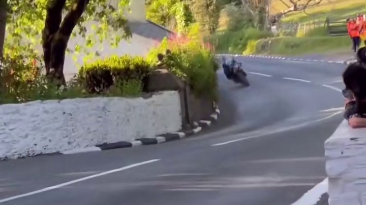 邓禄普与今年再创辉煌，神一样的男人，至年满18岁后便年年参加曼岛tt并在今年2025年36岁的邓禄普