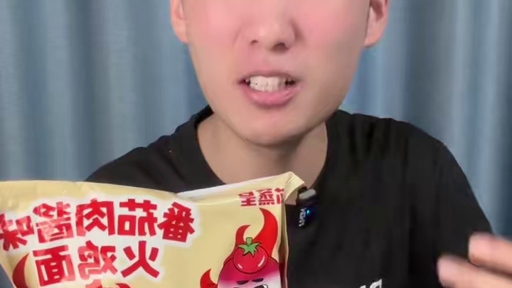 这甜辣炸鸡和番茄肉酱味的火鸡面好吃吗？ #火鸡面 #美食测评 #黏糊火鸡面 #美食推荐