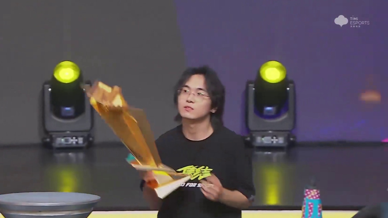 【全国车神争霸赛S3】源计划夺得车神冠军！ 终点线前，他一骑绝尘；万众瞩下，他高举奖杯——
车神荣耀