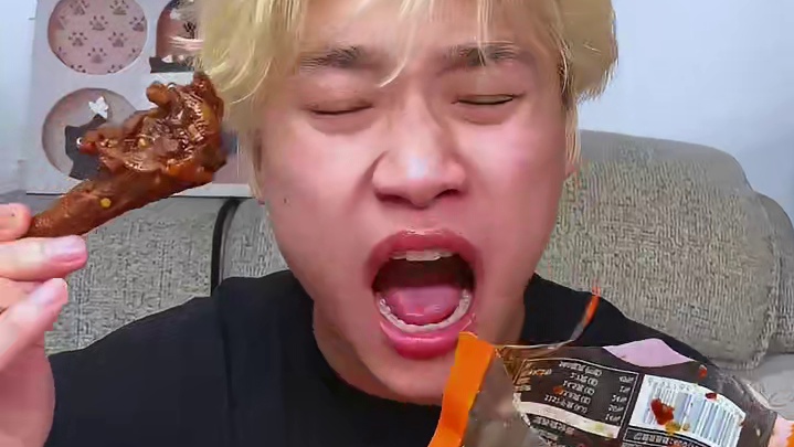 湖南的爆辣鸭小腿，里面加了印度魔鬼椒，又香又辣是真的好吃#好吃到停不下来 #追剧小零食 #吃货必备