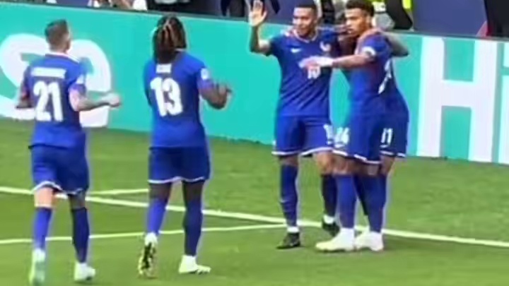 姆巴佩传射建功！法国2比0