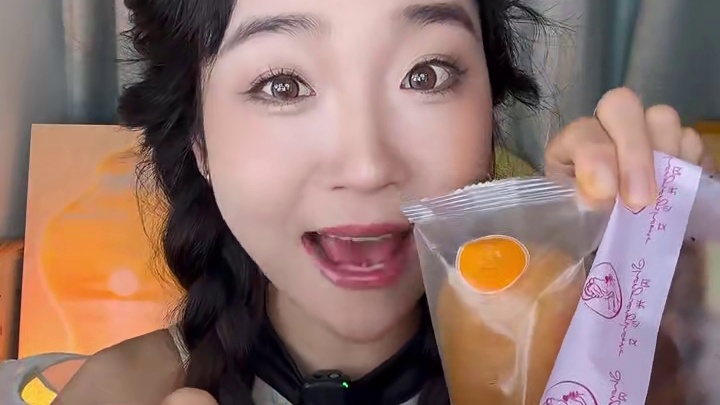 四个组合来啦！该省省该花花～每个都是闪光家招牌！都很好吃！而且配料都很干净哦！
布朗尼厚切牛乳：95