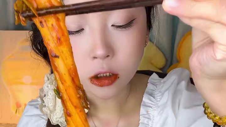 晚上饿了吃根粉耗子 一根45cm长！糯叽叽的！美美的睡觉去啦#妈呀太香啦 #超级好吃过瘾 #分享疲惫