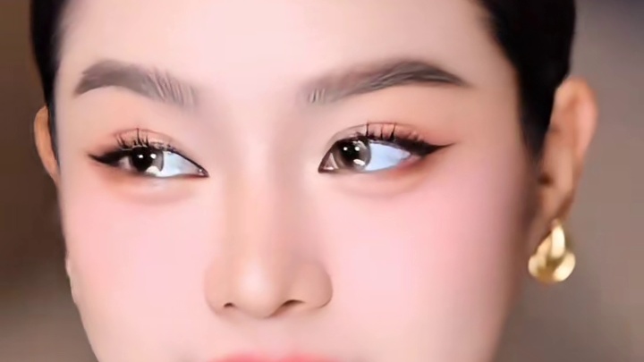 越南首位国际小姐冠军ThanhThuy #选美大赛 
 历史性加冕｜东方神颜闪耀世界  
2024年