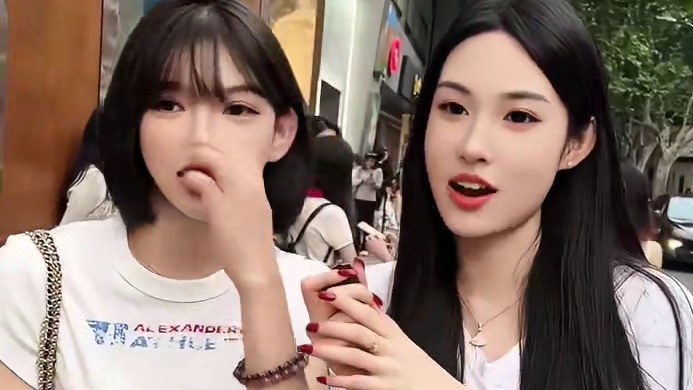 无敌抽象姐妹花，姐妹是固定的男人是