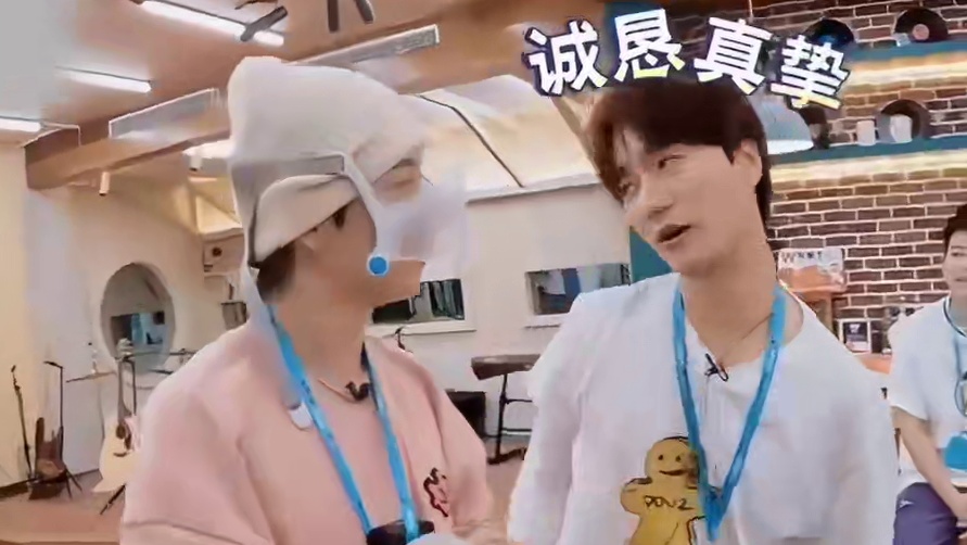 王栎鑫和陆虎打呼噜真是一对卧龙凤雏