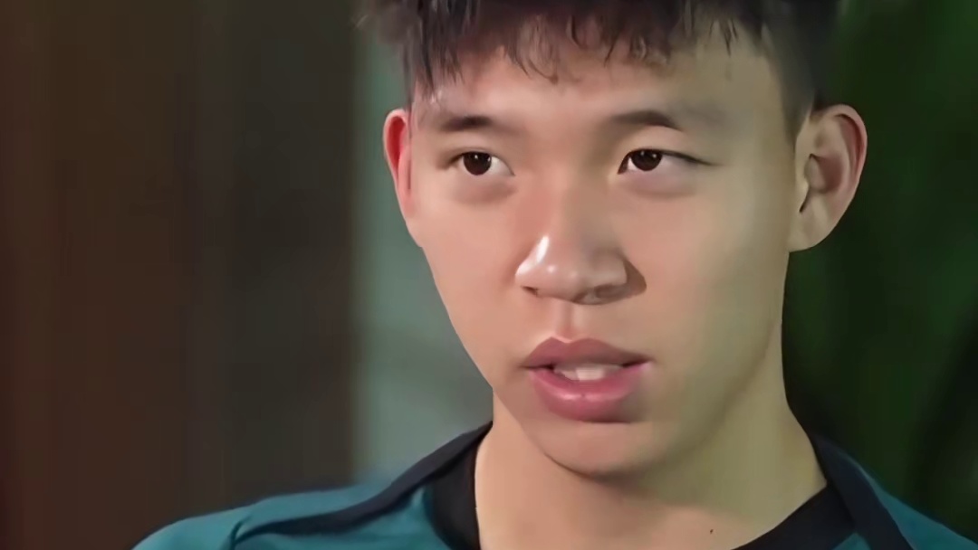 新人当立？王钰栋成为国足新10号 #足球 #国足世预赛 #国足 #中国男足 #世预赛