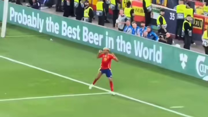 亚马尔小角度捅射破门上演梅开二度#足球