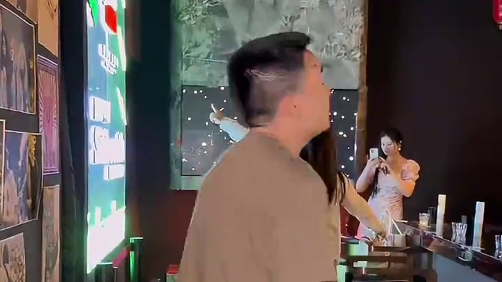 高考完该放松一下了，水街满分酒吧安排#打卡网红酒馆 #宝藏酒馆 #满分酒吧 #水街酒吧 #汪汪是吃货