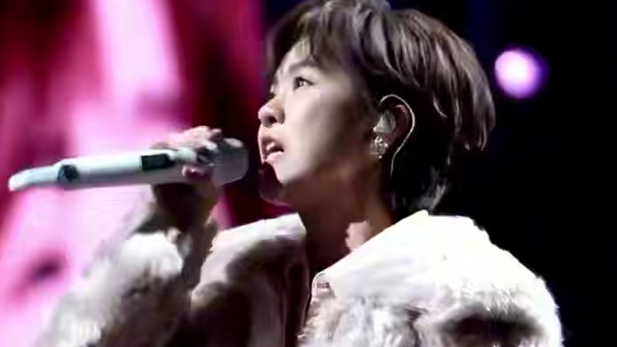 音乐是生活的避难所，而郁可唯的歌声则是开启这个避难所的钥匙。2025年7月12日，锁定郁可唯《我怪》