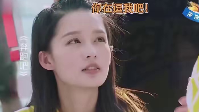 看到陈赫给李沁化妆，笑的腹肌快出来了