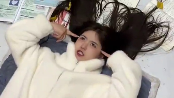 无人在意的角落，大学生轻轻的碎了#大学生 #期末周 #高考  #精神状态belike #娱乐评论大赏