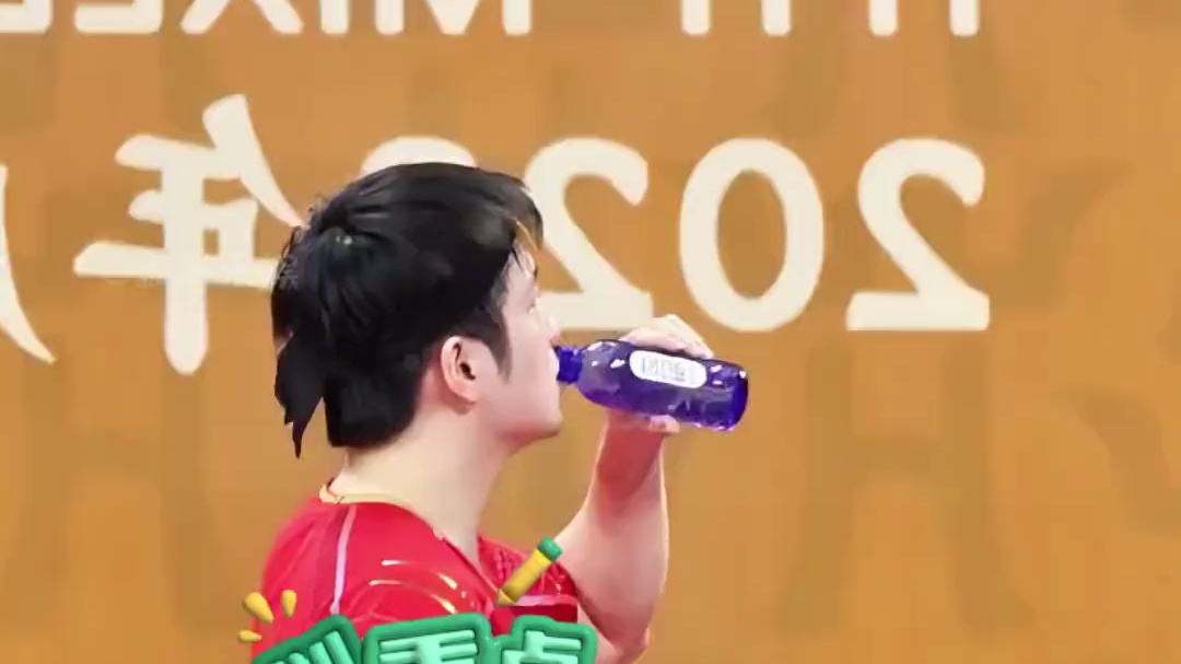 为何樊振东比赛同时喝两种颜色的水？本以为太口渴，得知原因才知我们外行了#樊振东 #孙颖莎 #马龙 #