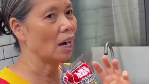 百万网红康不饱挑战6两螺蛳粉，狂赚阿姨5000元！ #螺蛳粉