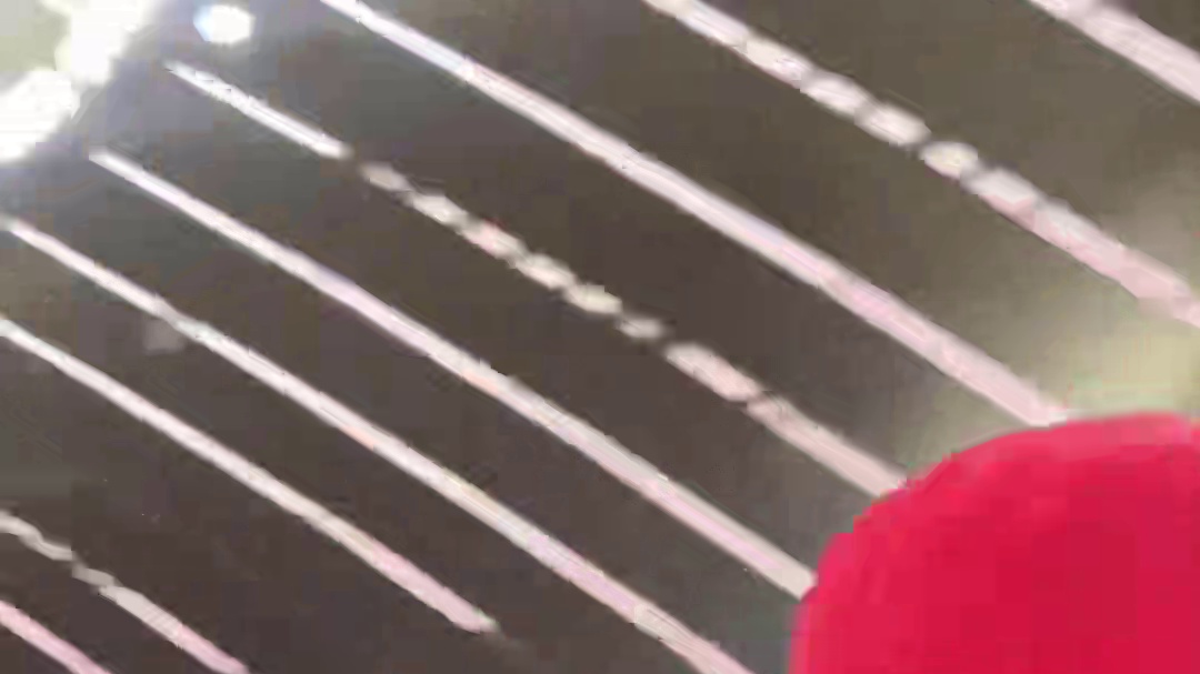 当C罗打进扳平进球那一刻，葡萄牙球迷区瞬间沸腾，球迷疯狂庆祝