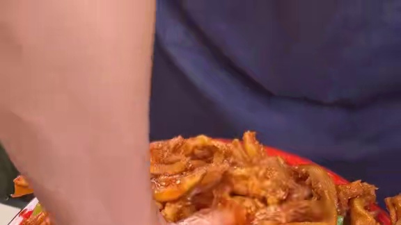 *由于邹三和老板老板娘今天20年结婚纪念日，我们做了个粉丝拍手叫好的决定！#无骨鸭掌