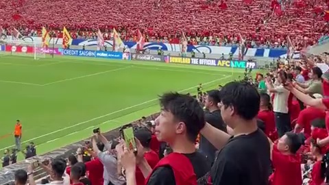 国足现场，依旧炸裂氛围。 #国足 #国足世预赛 #国足vs巴林 #王楚淇说球