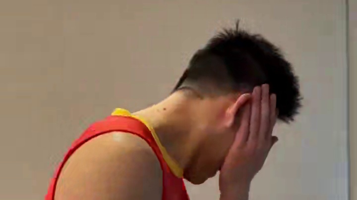 #中国男排 #世界男排联赛 定妆照，可爱的温子华和阿泰哈哈哈哈#排球