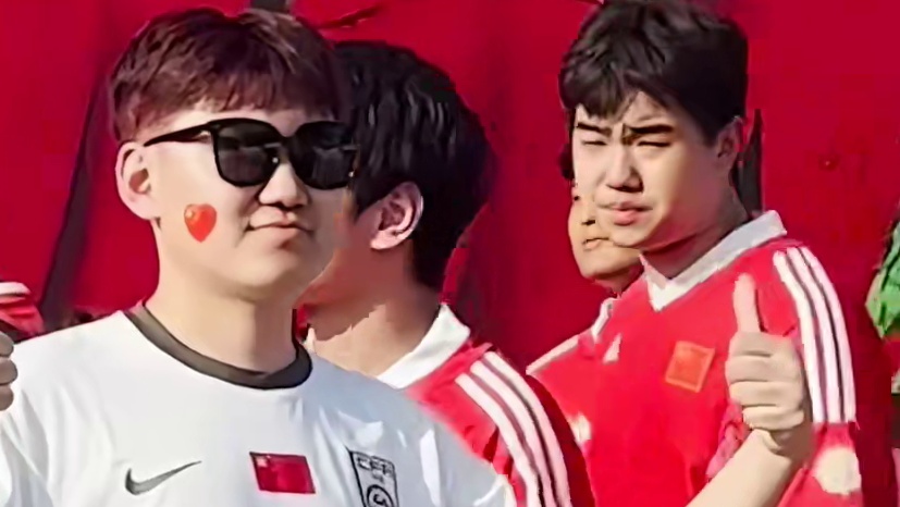 #就站国足  #就站国足如何呢又能怎  氛围太好了这又何尝不是，最让人难忘的热血番呢