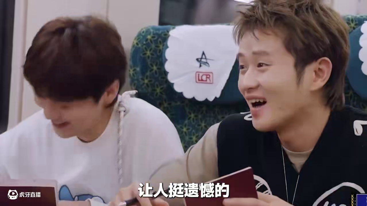 无曝光演唱会门票秒空，连邓超都抢不到票，鹿晗出走半生为何归来？
#鹿晗#哈哈哈哈哈  #影娱热点团 