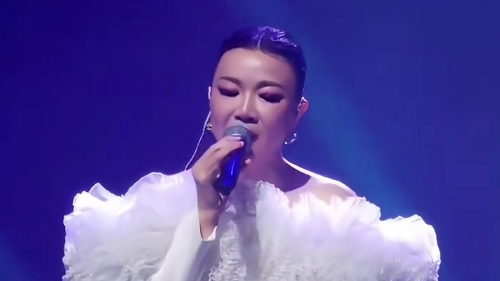 还记得《白衣飘飘的年代》的旋律吗？6月29日，叶蓓《听说独写》演唱会苏州站在阳澄文体中心开唱 ，用音