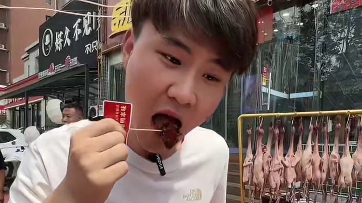 安阳德隆街，辣王挑战赛，挑战成功可以拿走十份霸王餐，谁敢来战 #发现宝藏小城安阳 #金顶鲜 #黑鸭煲