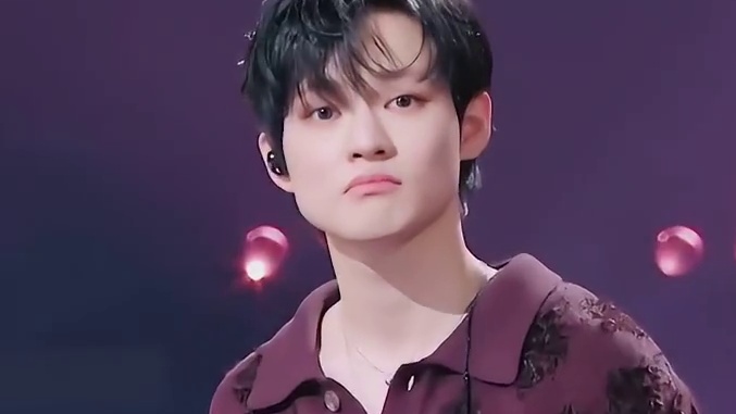 看不起韩娱就别翻唱韩娱的歌，拜高踩低这套也是被你玩明白了