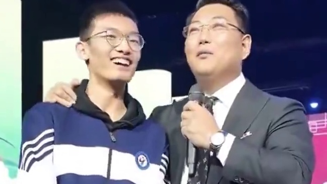 这一刻教育得到了闭环 #男孩 #学生 #情商 #万万没想到