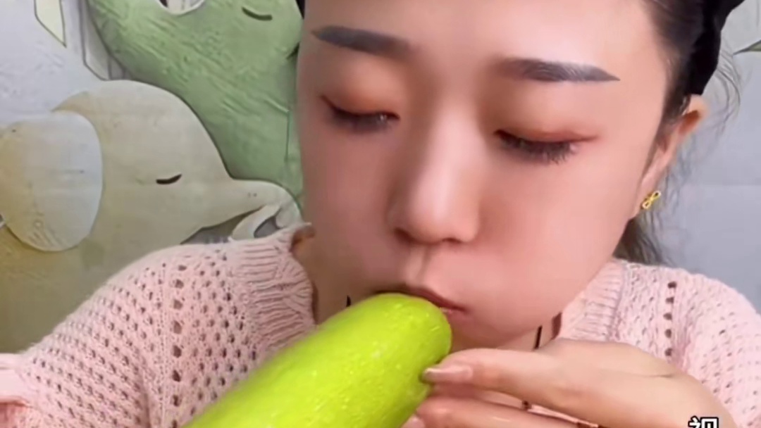 盘点那些一口就能吃掉的美食以下吃播堪称达人速度天花板!!!你觉得哪位吃的香哪 评论区打出来吧