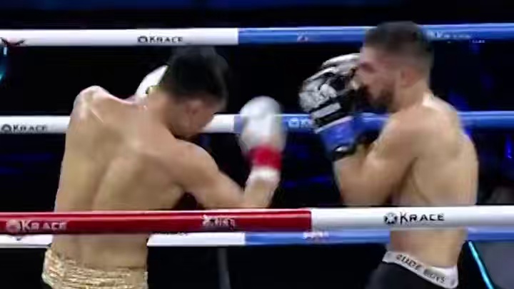 重拳出击！赵崇阳一记重拳，打蒙对手乔治·维尔拉！#武林风 #WLFMAX 