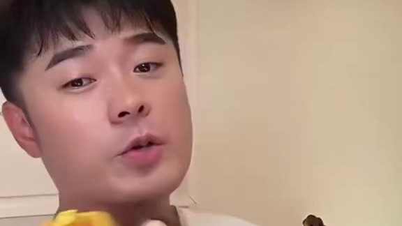 为何半个娱乐圈都在晒Labubu？从刘诗诗到李晨陈赫，是真心热爱还是资本的游戏？#刘诗诗 #李晨 #