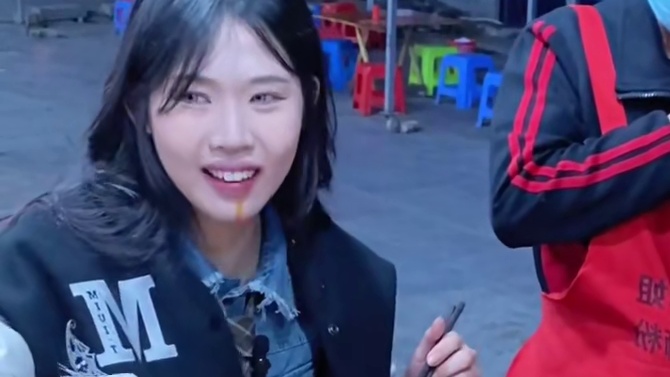 千万网红姜小柔挑战5两螺蛳粉，尽然一直都说不够辣？ #螺蛳粉