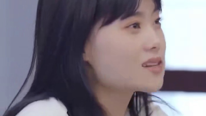 血缘给了我们相似的眉眼，在互为托举的路上，你我始终是唯一的同谋，也是对方最坚定的例外与偏爱#程潇 #