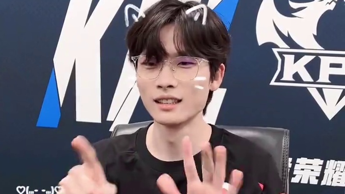 比巴掌先过来的是你手里的香气 赛后采访跳手势舞的