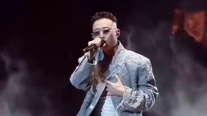 GAI一开口就带入进去了“总有些惊奇的际遇” #果然最怕rapper唱情歌#GAi周延#小宇#现场版