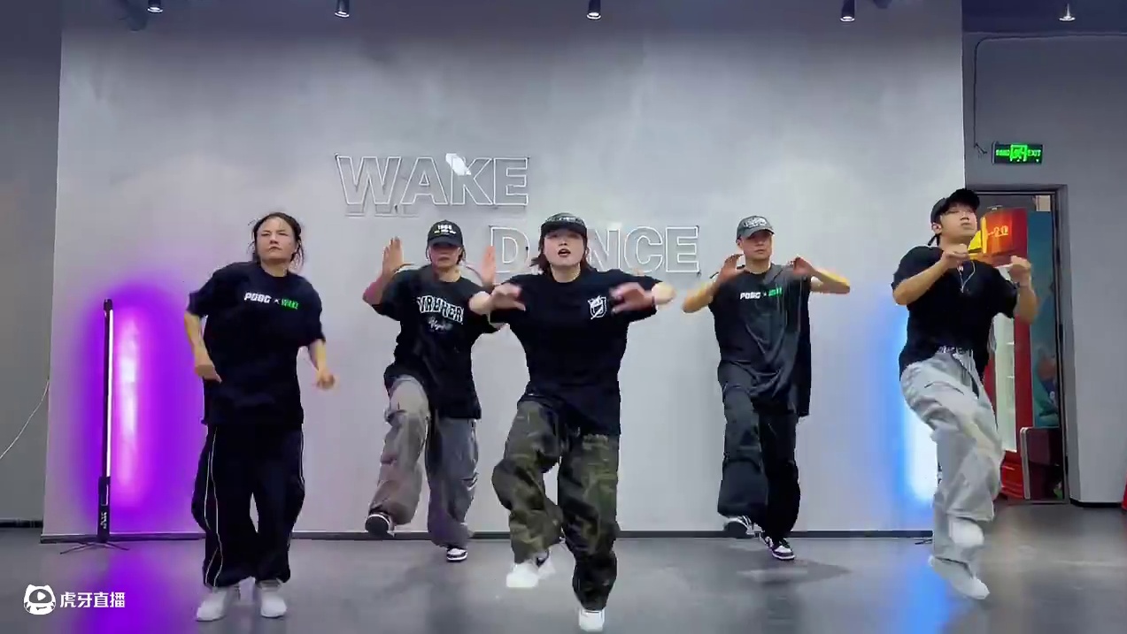 今天像去军训的~ #hiphop基础 #sky编舞 #swag #律动 #音乐种草计划