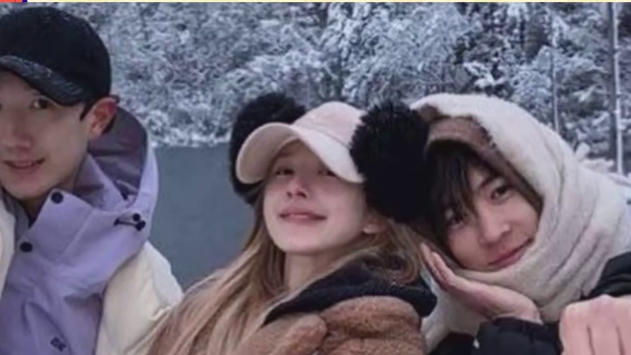 赵露思晒与马伯骞雪景合照