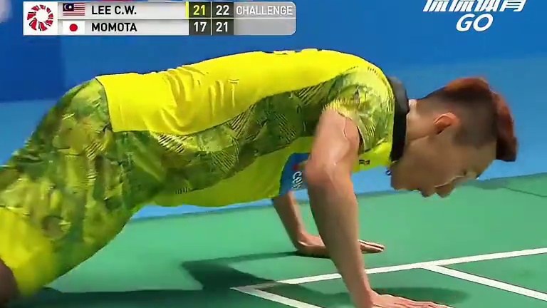 一毫米的出界也难逃法眼，李宗伟的眼睛就是尺子。